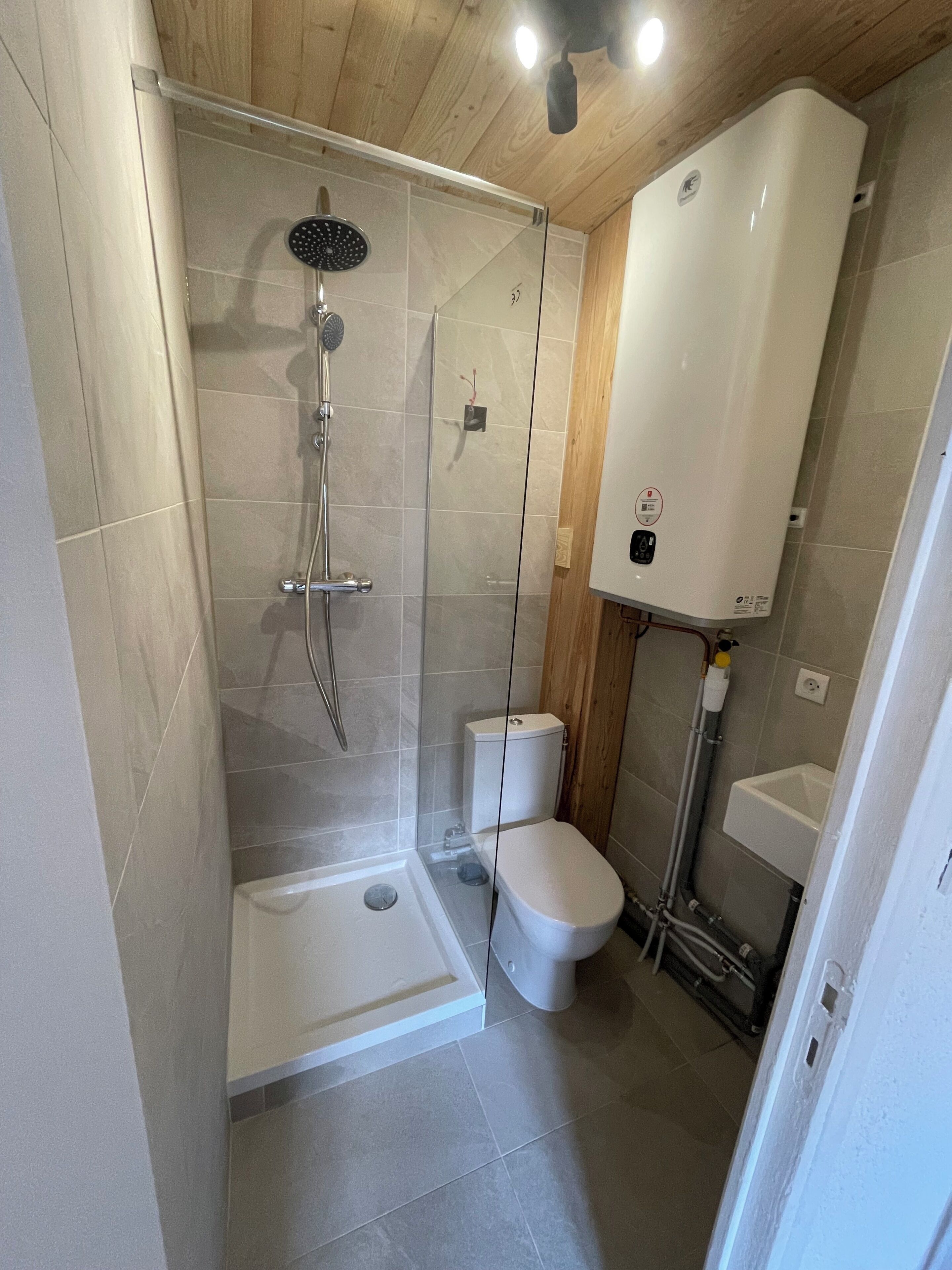 Shower, towels, toilet paper