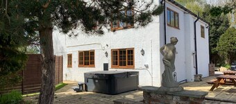 Yorkshire Rose House - Hot Tub, sleeps 18