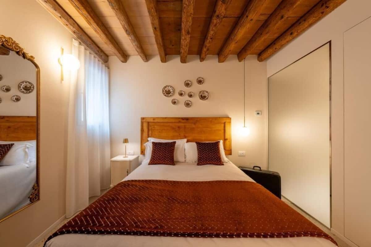 Quarto casal, vista para o pátio | Wi-Fi de cortesia