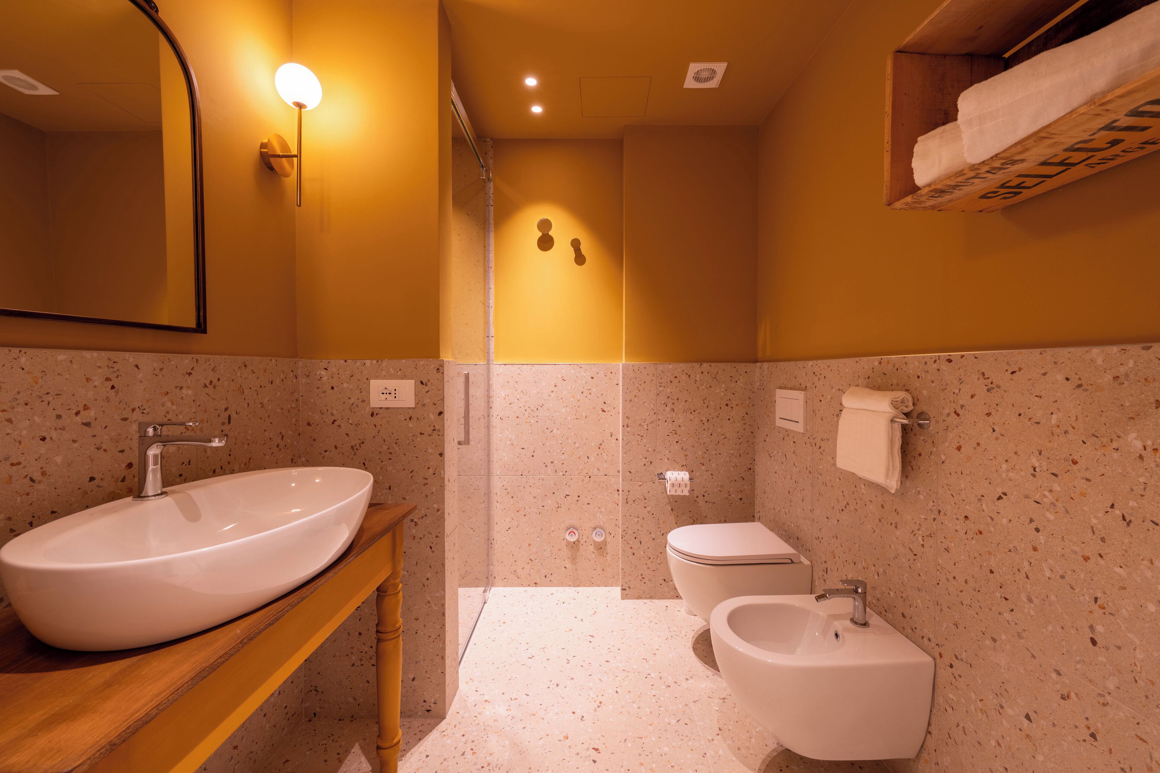 Superior-Doppelzimmer, Blick auf den Innenhof | Badezimmer
