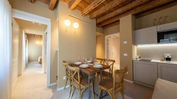 Appartamento Deluxe, vista cortile | Pasti