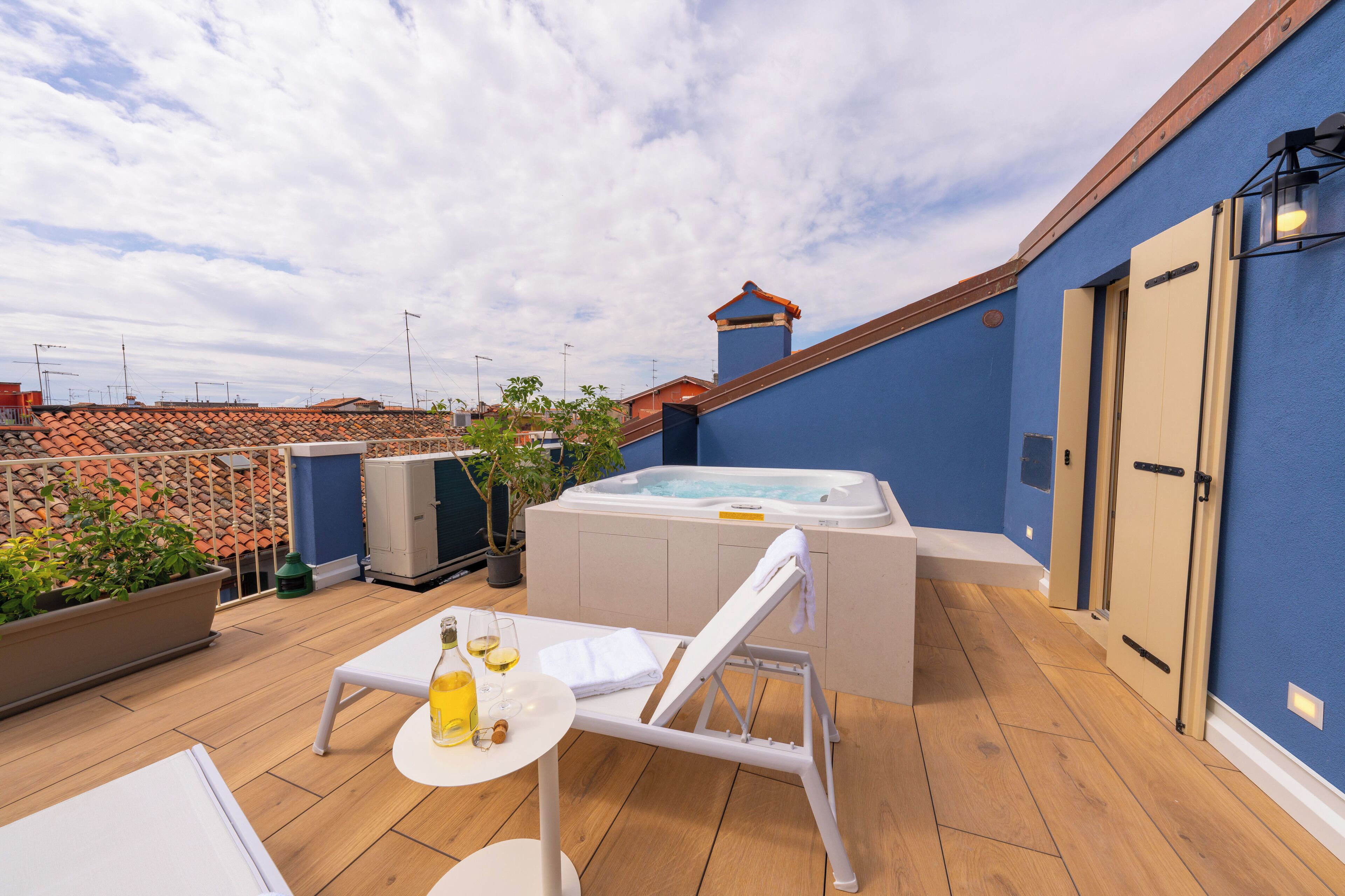 Luxury Double Room, Courtyard View | Terrace/patio