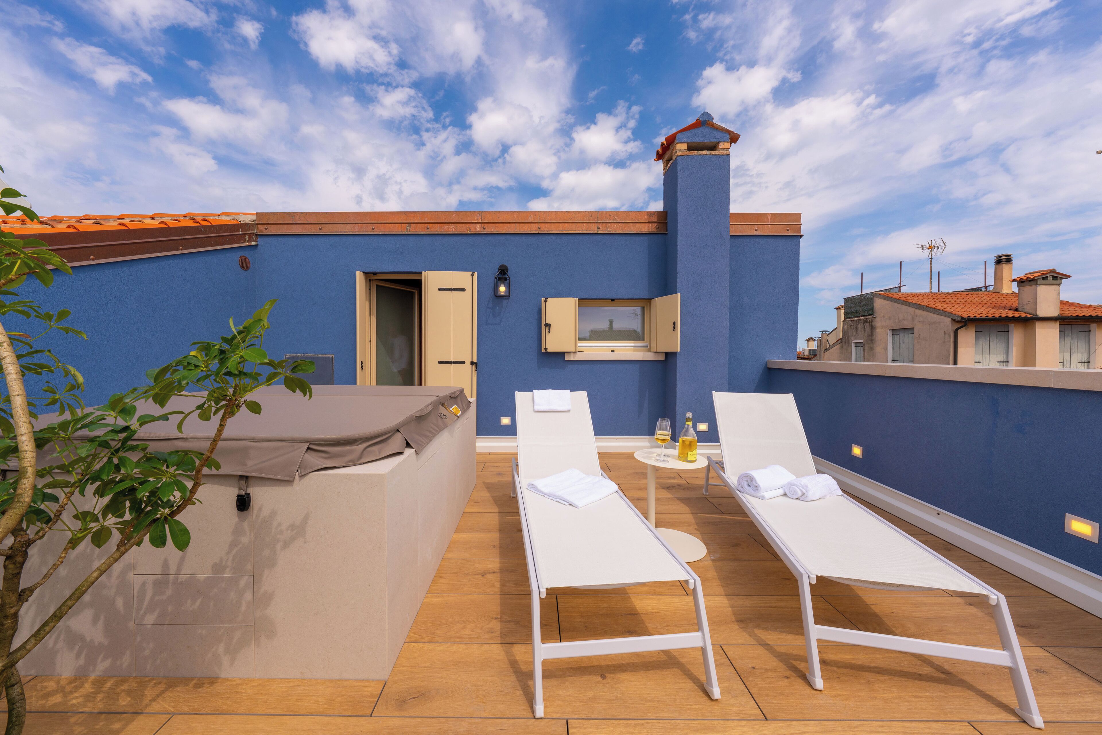 Chambre Double Luxe, vue cour intérieure | Terrasse/Patio