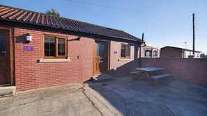 Outdoor dining - Coney Cottage, sleeps 5 (York)