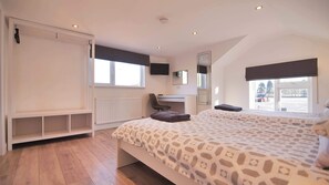 Room - Pheasant Rise - Hot Tub, sleeps 8 (York)