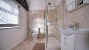 Bathroom - Minster Lodge - Hot Tub, Sleeps 16 (York)