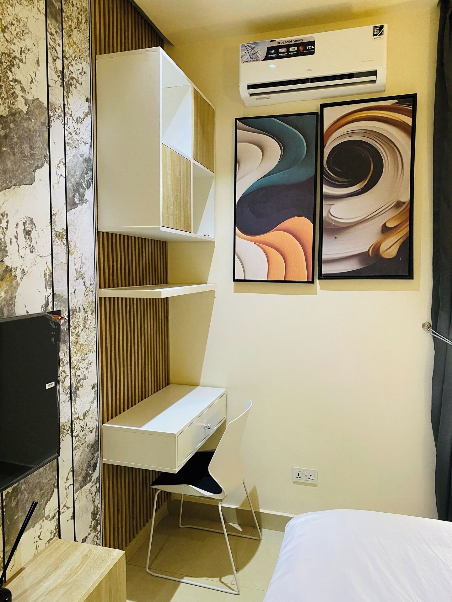 Apartamento familiar, balcón, vistas a la ciudad | Escritorio, espacio para trabajar con un portátil, cortinas opacas