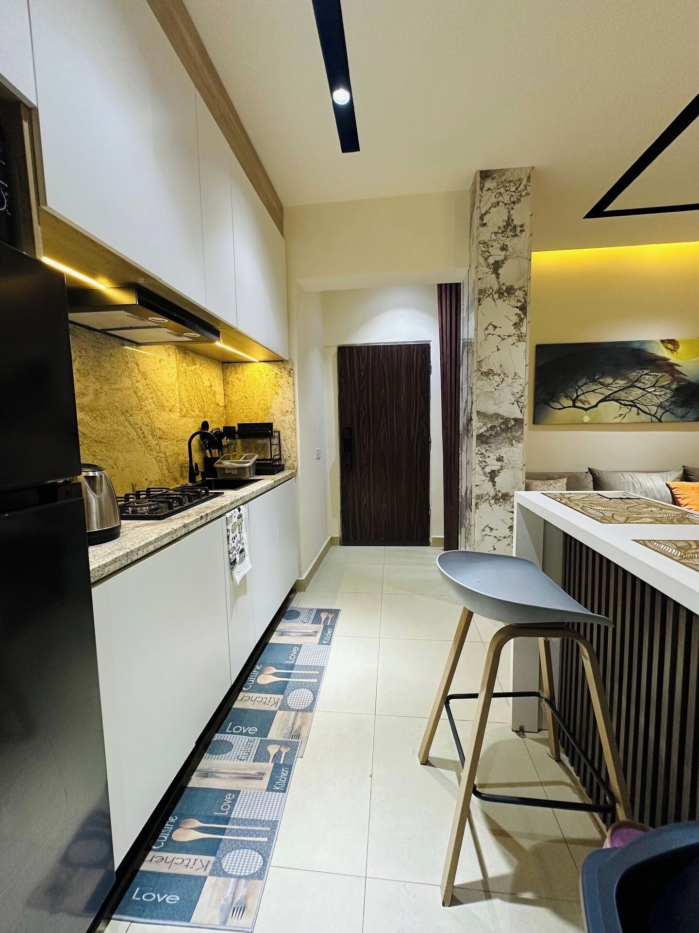 Apartamento familiar, balcón, vistas a la ciudad | Cocina privada | Frigorífico, microondas, horno y placa de cocina