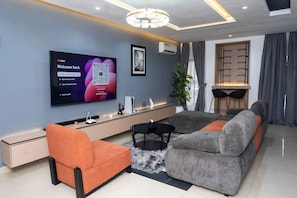Apartamento familiar, balcón, vistas a la ciudad | Interior