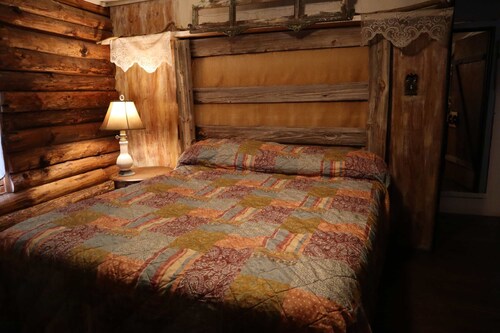 The Skyline Cabin - Mountaintop Ranch
