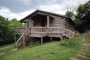 Exterior - The Skyline Cabin - Mountaintop Ranch (Elkton)