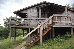 Exterior - The Skyline Cabin - Mountaintop Ranch (Elkton)