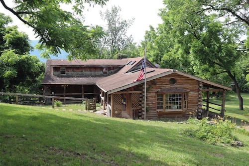 The Homestead Cabin at Mountaintop Ranch