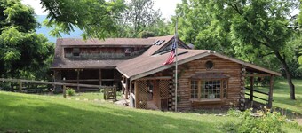 The Homestead Cabin at Mountaintop Ranch