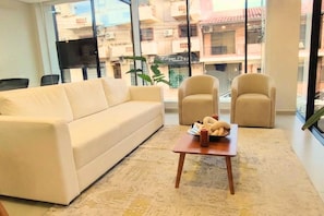 Smart TV - Recoleta Studio with Balcony • Couples, remote workers, business travelers (Asunción)