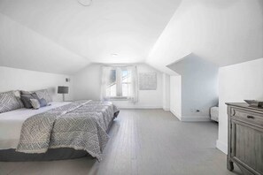 Unclassified image, 2 of 7, button - Spacious 4-bedroom house in tranquil Nashville with AC (Nashville)