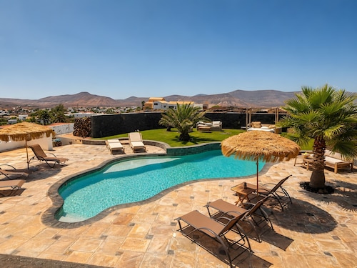 Holiday Villa 'Exceptionnelle avec piscine' with Sea View, Private Pool and Wi-Fi