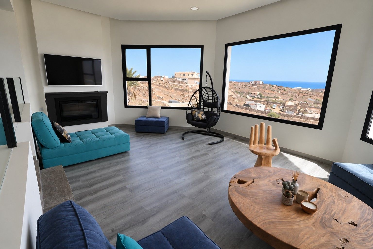 Una sala de estar moderna con un ventanal grande, un sofá, una silla colgante y una mesa de centro de madera.