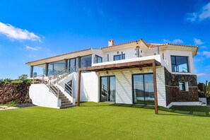 Exterior - Exceptional Holiday Villa with Private Pool, Sea View & Wi-Fi (Villaverde)