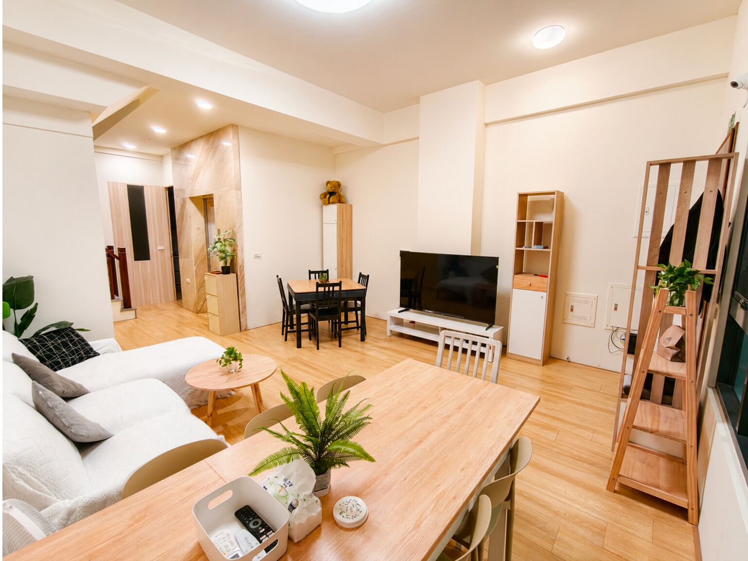 Comfort-Suite, Balkon, Bergblick | Wohnbereich