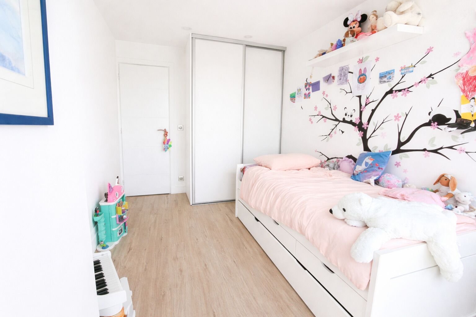 3 habitaciones, tabla de planchar con plancha, wifi y ropa de cama 