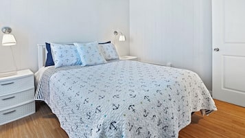 2 bedrooms, WiFi (free), bed sheets
