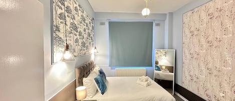 3 makuuhuonetta, silitysrauta/-lauta, ilmainen Wi-Fi, vuodevaatteet