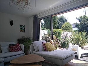 Living area - A Little Paradise with a Pool in the Heart of Nantes (Nantes)