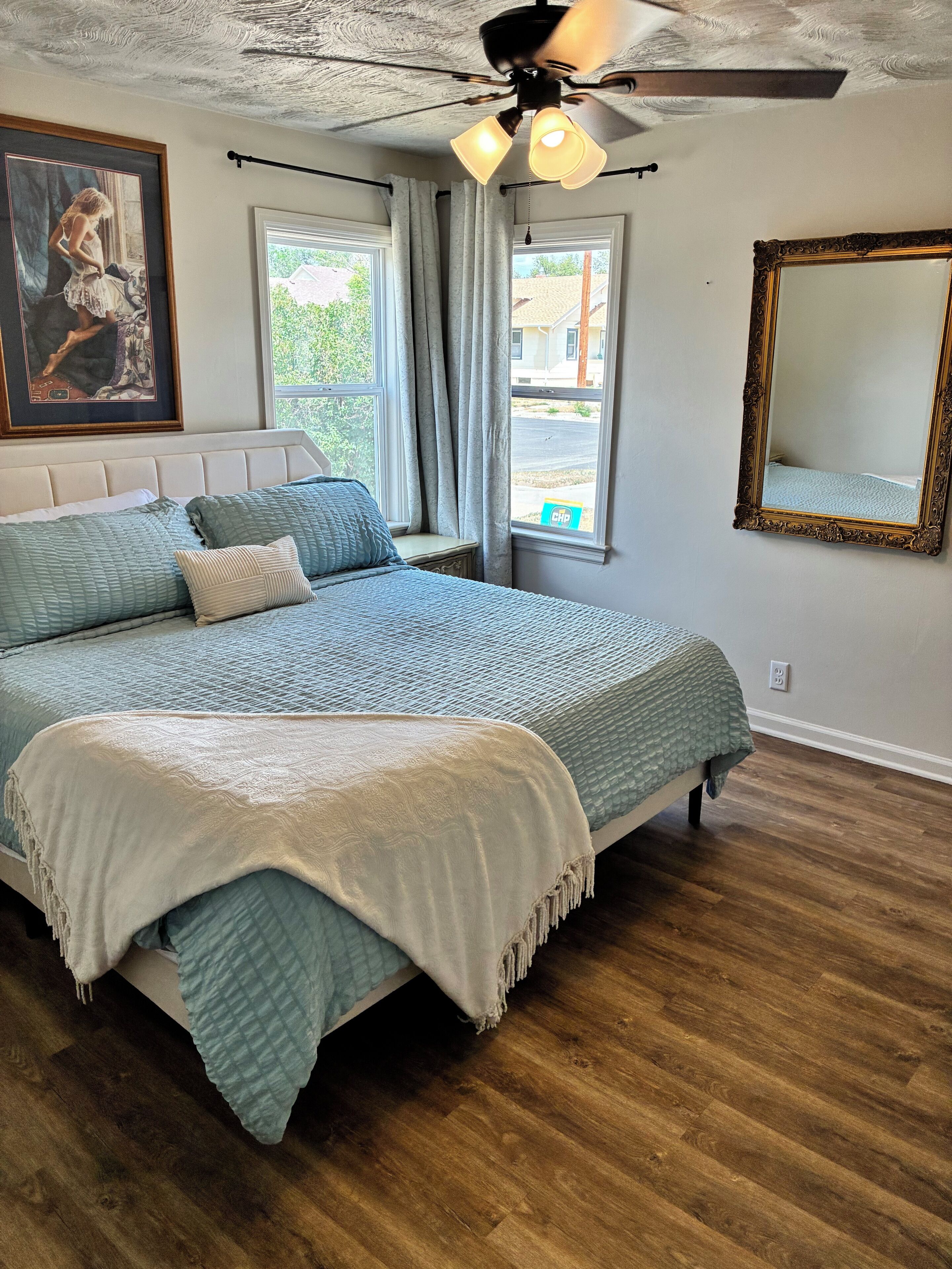 Iron/ironing board, WiFi, bed sheets