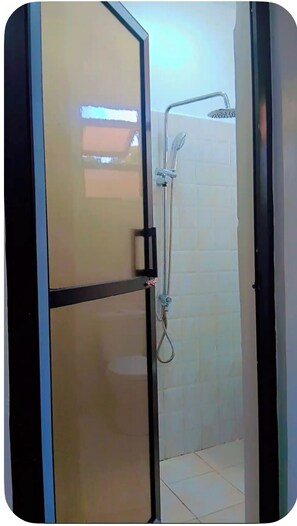 Shower, bidet, towels, soap