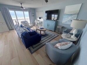 Living area - Gulf beach and Sunset views from you living room in cozy Bradenton Beach, FL (Bradenton Beach)