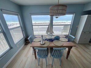 Dining - Gulf beach and Sunset views from you living room in cozy Bradenton Beach, FL (Bradenton Beach)