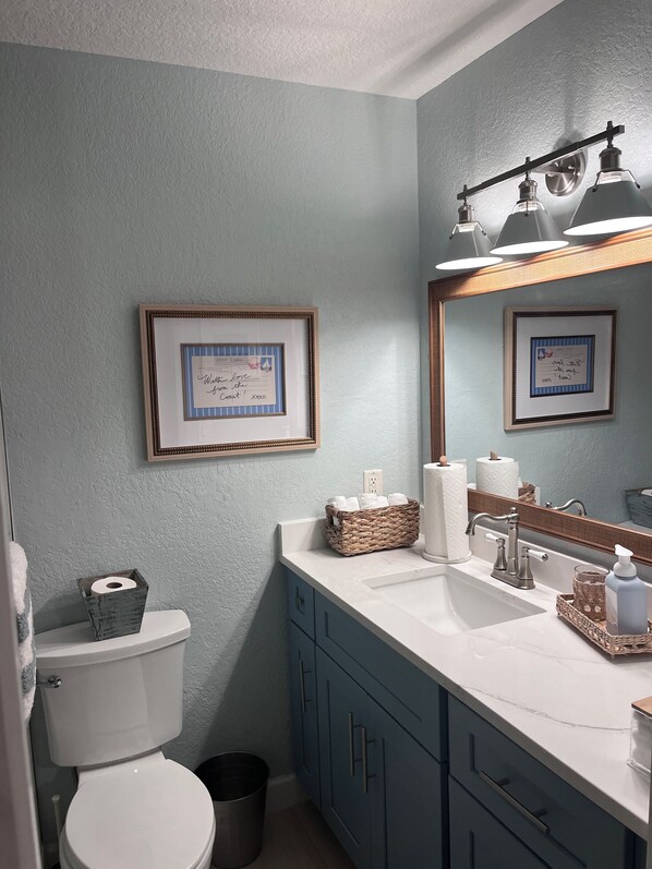Bathroom - Gulf beach and Sunset views from you living room in cozy Bradenton Beach, FL (Bradenton Beach)