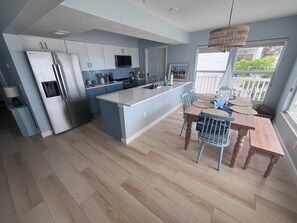 Private kitchen - Gulf beach and Sunset views from you living room in cozy Bradenton Beach, FL (Bradenton Beach)