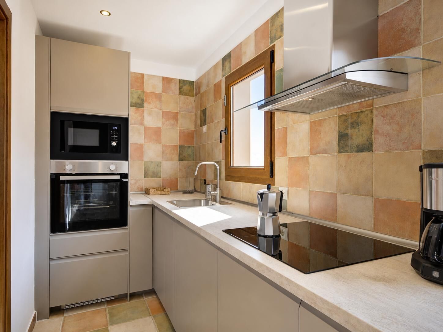 Coffee/tea maker, fridge, microwave, oven