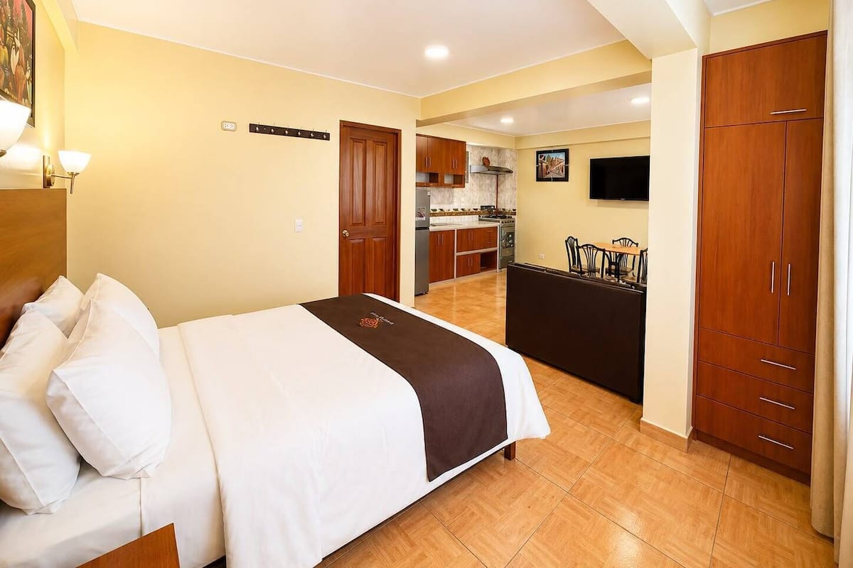 Apartament Comfort, pati | Escriptori, espai de treball apte per a portàtils i wifi gratuïta 