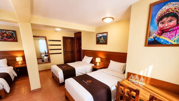Family Triple Room | Desk, laptop workspace, WiFi (free) - Hotel Tambo del Valle (Urubamba)