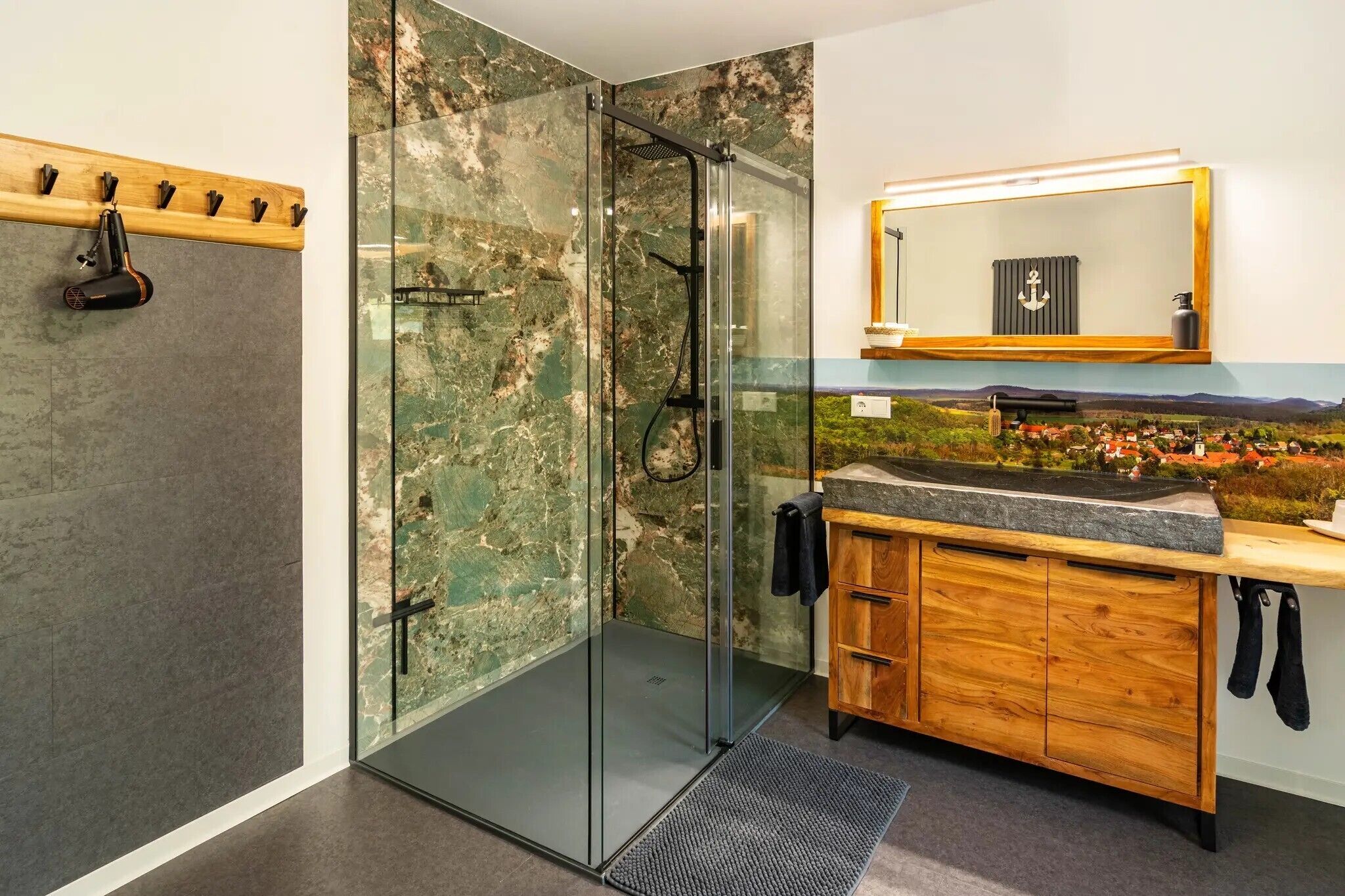 Dusche, Haartrockner, Handtücher