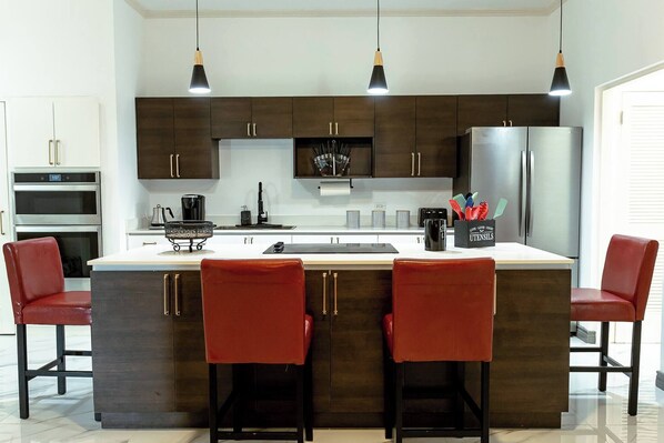 Interior - Summer Escape-2br Apt-pool-7 Min Airport-pool (Montego Bay)