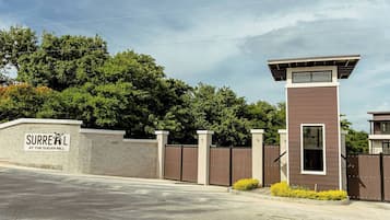 Condo, 2 Bedrooms, Private Pool | Bahagian luar