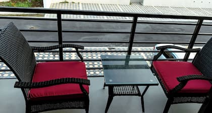 Summer Escape-2br Apt-pool-7 Min Airport-pool
