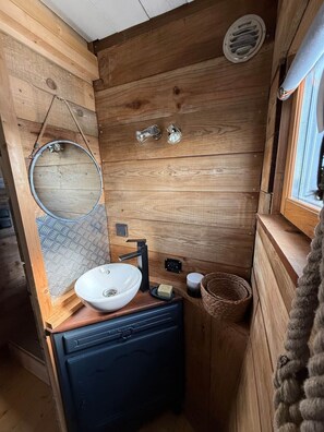 Bathroom - Unusual: A Tiny Hut in the Marais Region of Normandy (Liesville-sur-Douve)