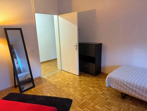 2 chambres, fer et planche à repasser, accès Internet, draps fournis