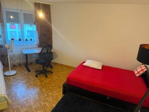 Bügeleisen/Bügelbrett, Internetzugang, Bettwäsche