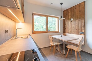 Private kitchen - Apartment 'Barmen' with Mountain View, Balcony and Wi-Fi (Barbian)