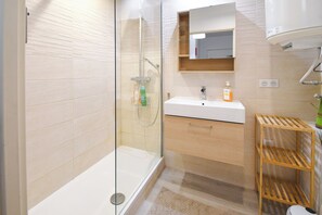 Bathroom - Vrbo Property (Colmar)