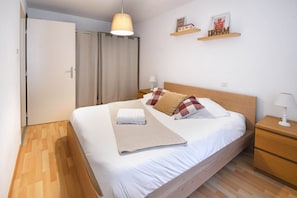 1 chambre, fer et planche à repasser, Wi-Fi, literie fournie