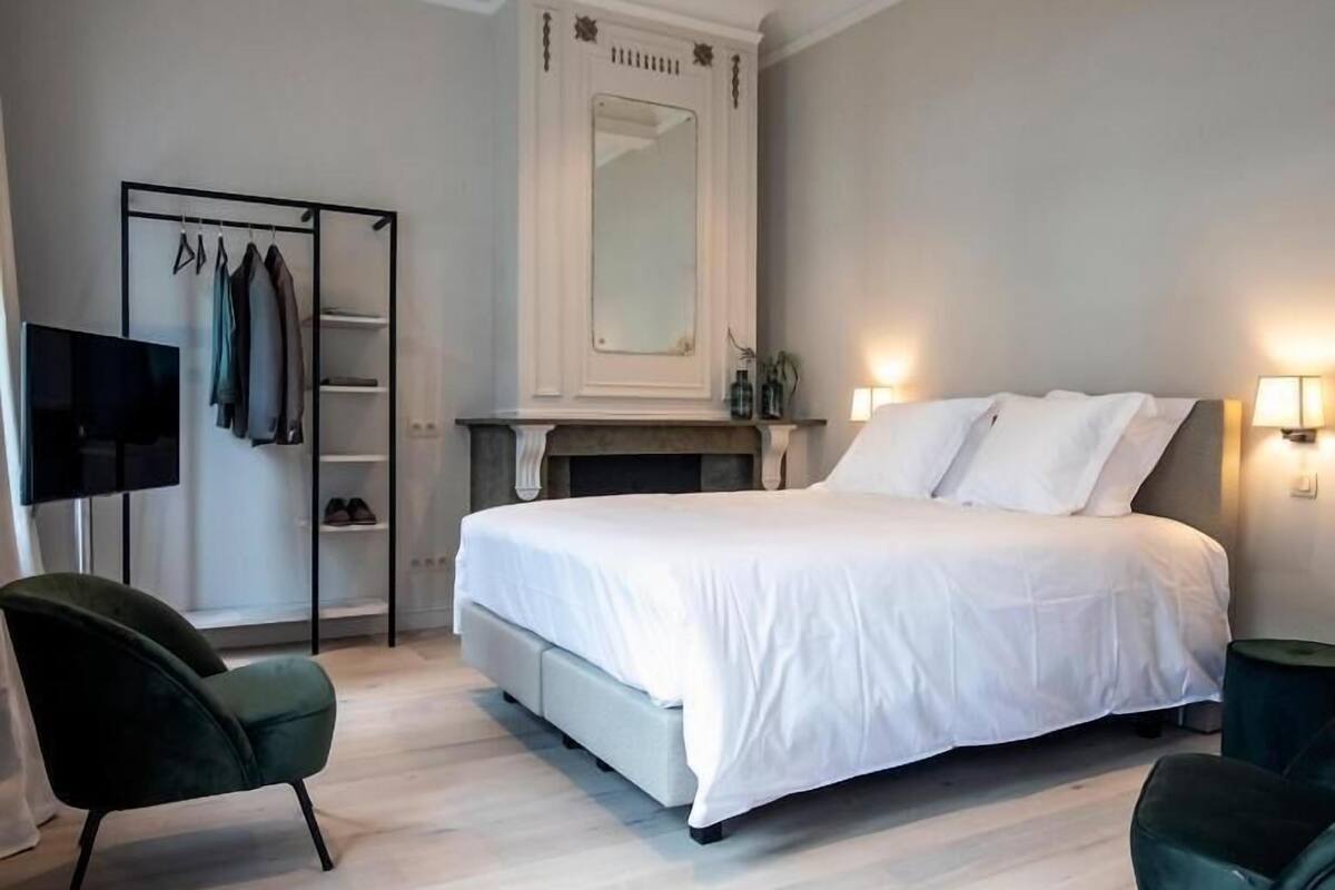 Kahden hengen comfort-huone, kaupunkinäköala | Työpöytä, kannettavalle tietokoneelle sopiva työtila, pimennysverhot
