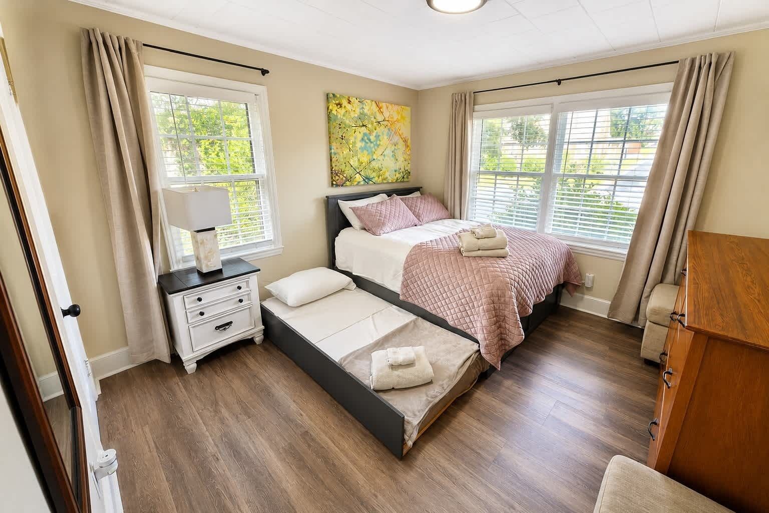 3 bedrooms, iron/ironing board, WiFi, bed sheets
