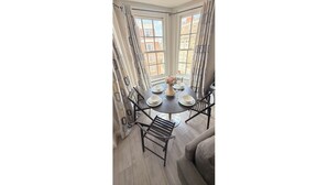 Interior - Spacious 3-bedroom apartment in perfect Park West, London (London)